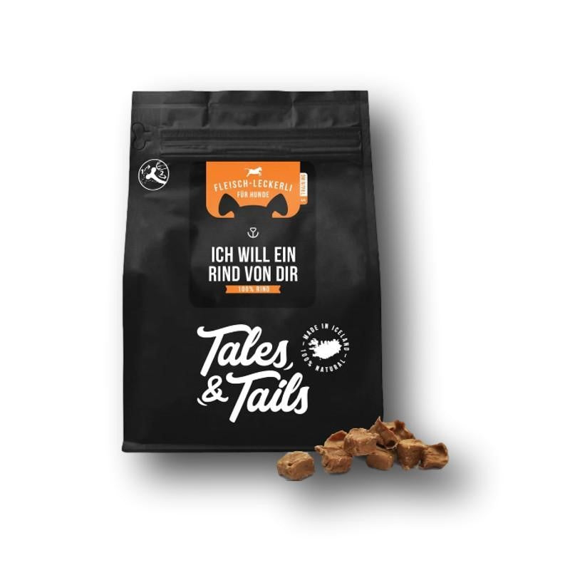 Tales & Tails Entelich Produktbild mit lachendem Dalmatiner auf Wiese, Infografik zu Zahngesundheit, frischem Atem und natürlichen Inhaltsstoffen für Hunde.