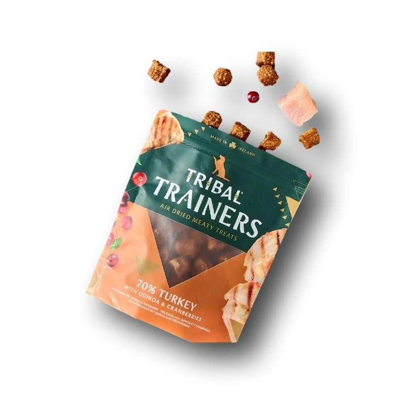 Tribal Trainers Leckerlis mit Pute und Cranberry, feine Belohnung für Hunde im Training, unterwegs oder als kleiner Genuss im Alltag kaufen.

Tribal Trainers Leckerlis Pute & Cranberry für Hunde in praktischer Verpackung, feine Trainingsbelohnung mit Geflügel und fruchtiger Note, ideal für unterwegs und den Alltag.